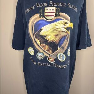 Vintage Men's Navy Graphic T-Shirt